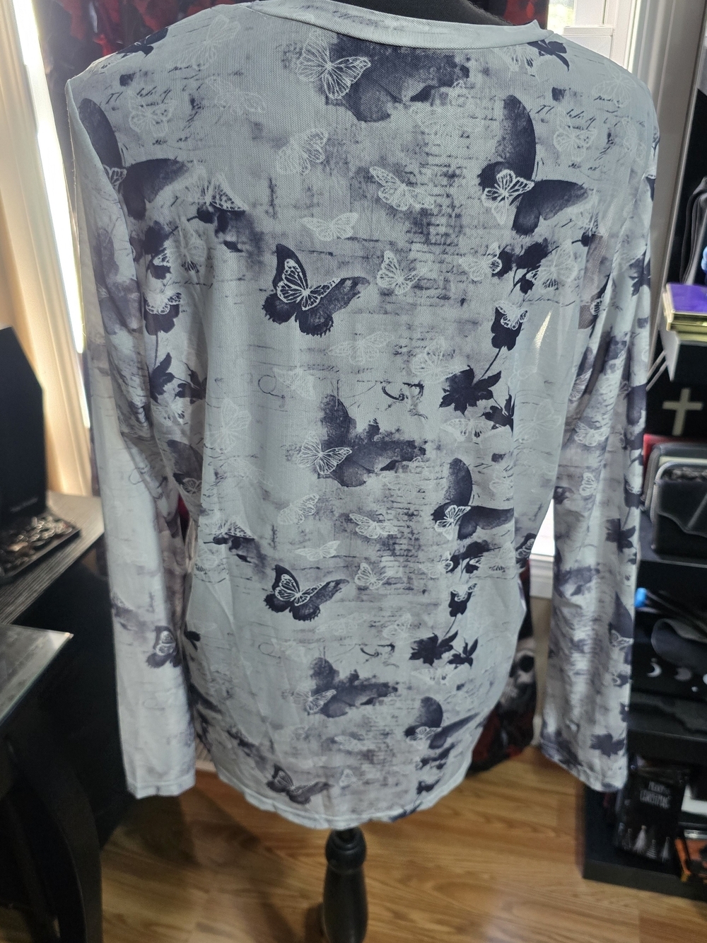Long-Sleeve Mesh Butterfly Print Top - White & Grey - Picture 3 of 6